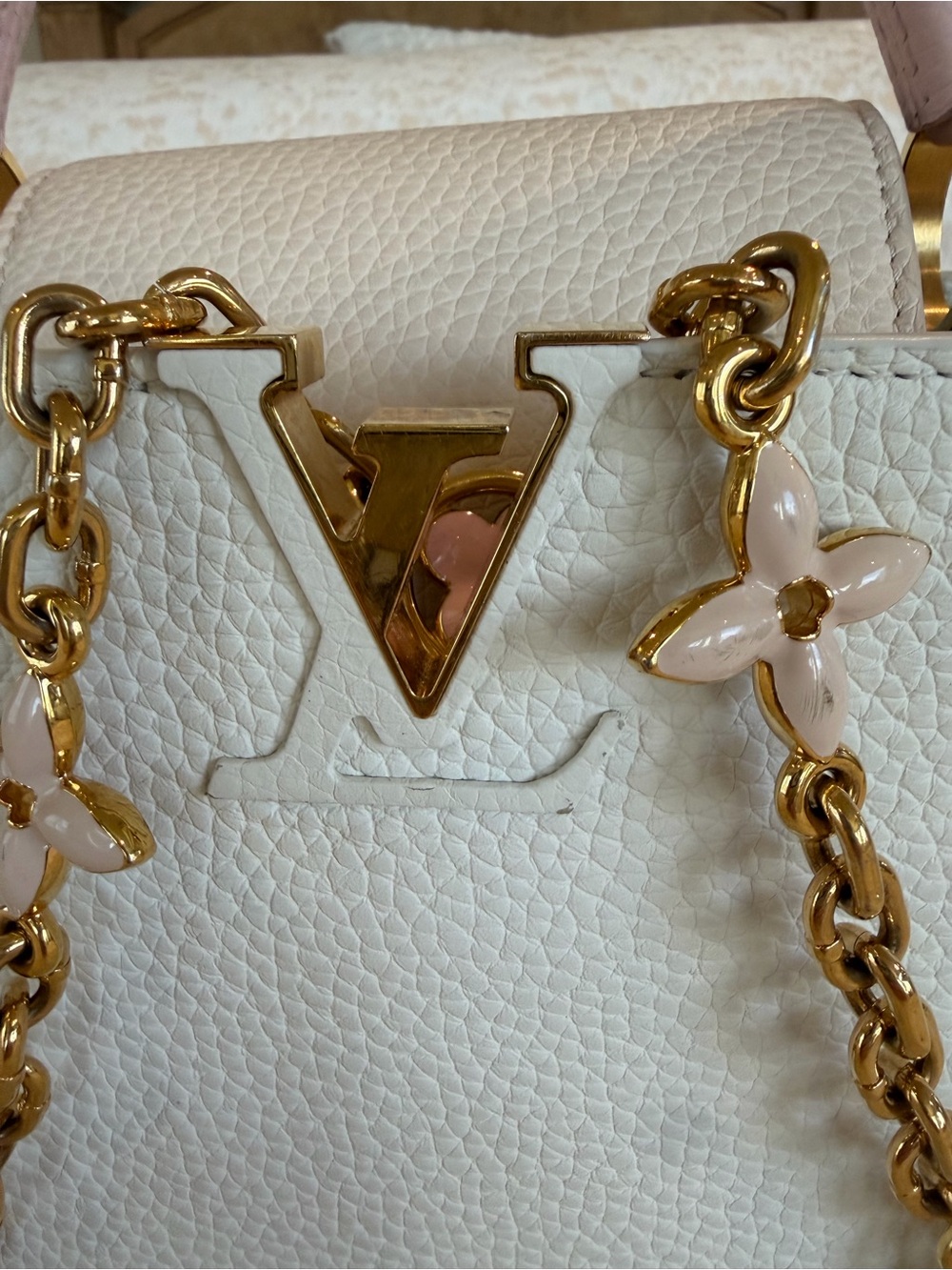 Louis Vuitton White and Pink Capucines Crossbody Bag with Gold Hardware - Picture 8 of 13